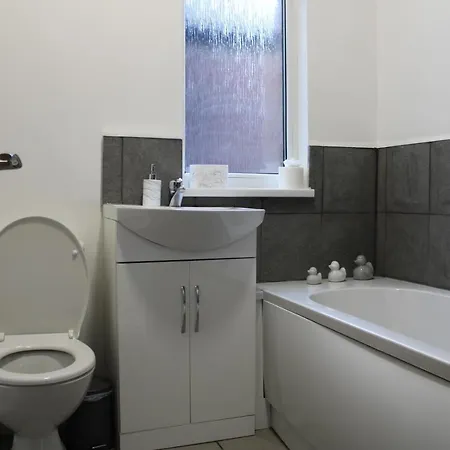 Beautiful, Spacious, Old Trafford Home Манчестер Экстерьер фото