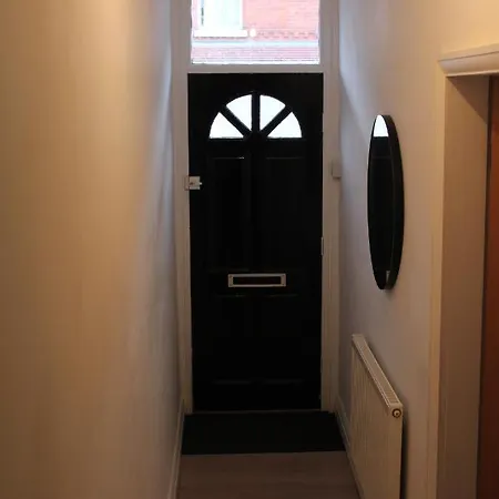 Beautiful, Spacious, Old Trafford Home Манчестер Экстерьер фото