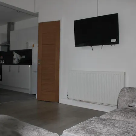 Beautiful, Spacious, Old Trafford Home Манчестер Экстерьер фото