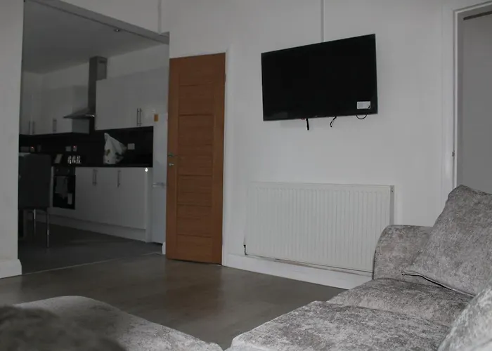 Beautiful, Spacious, Old Trafford Home